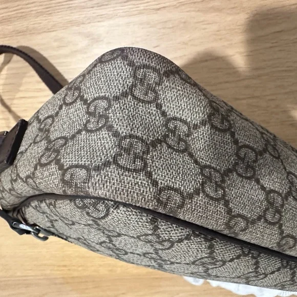 Gucci Crossbody Bag - Picture 9 of 16
